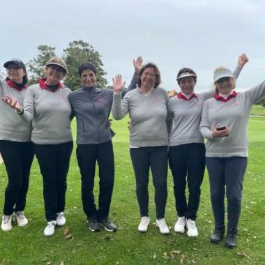 ⛳️🏌‍♀️👏 Félicitations à notre équipe séniors dames qui a assuré le maintien en 2ème division nationale sur le golf de Mignaloux du 26 au 29/09/2024 💪🎊🎉👏 Toutes les infos sur le site asgcvi.com #as_golfclubduvaldelindre #asgcvi #villedieusurindre #chateaurouxmetropole #indre